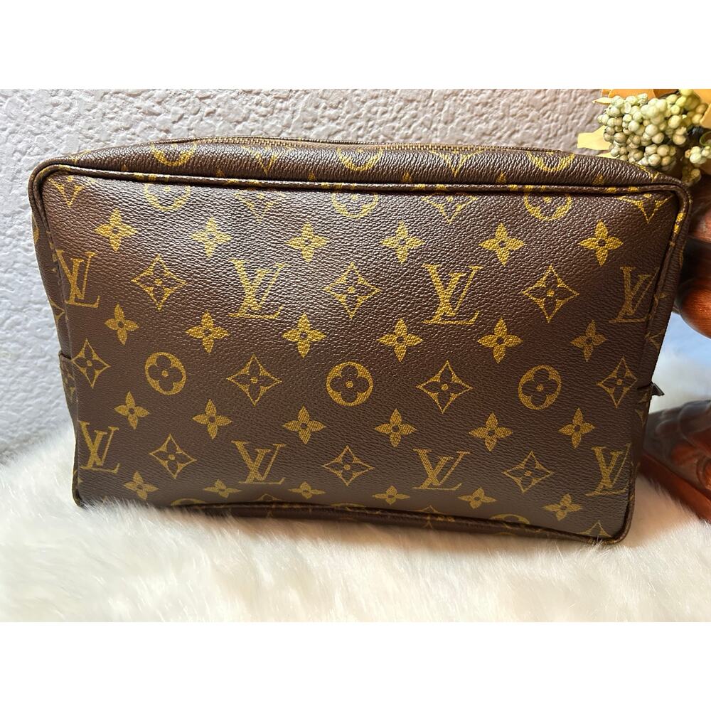 Vintage Louis Vuitton Trousse Toilette 28 Monogram Pouch Eclair Zip Bag 70s/80s